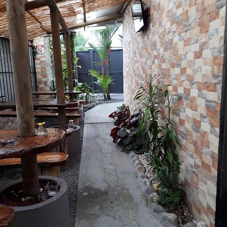 Hotel Y Cabinas Del Tropico Guápiles Esterno foto