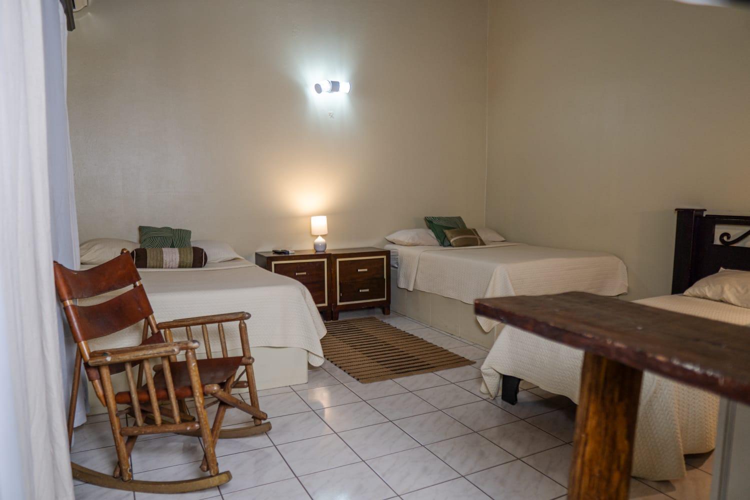 Hotel Y Cabinas Del Tropico Guápiles Esterno foto