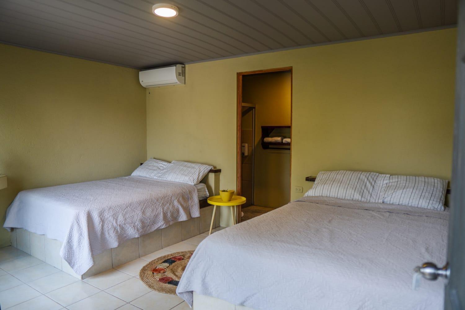 Hotel Y Cabinas Del Tropico Guápiles Esterno foto