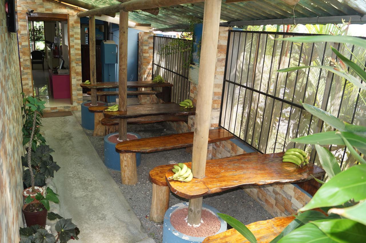Hotel Y Cabinas Del Tropico Guápiles Esterno foto